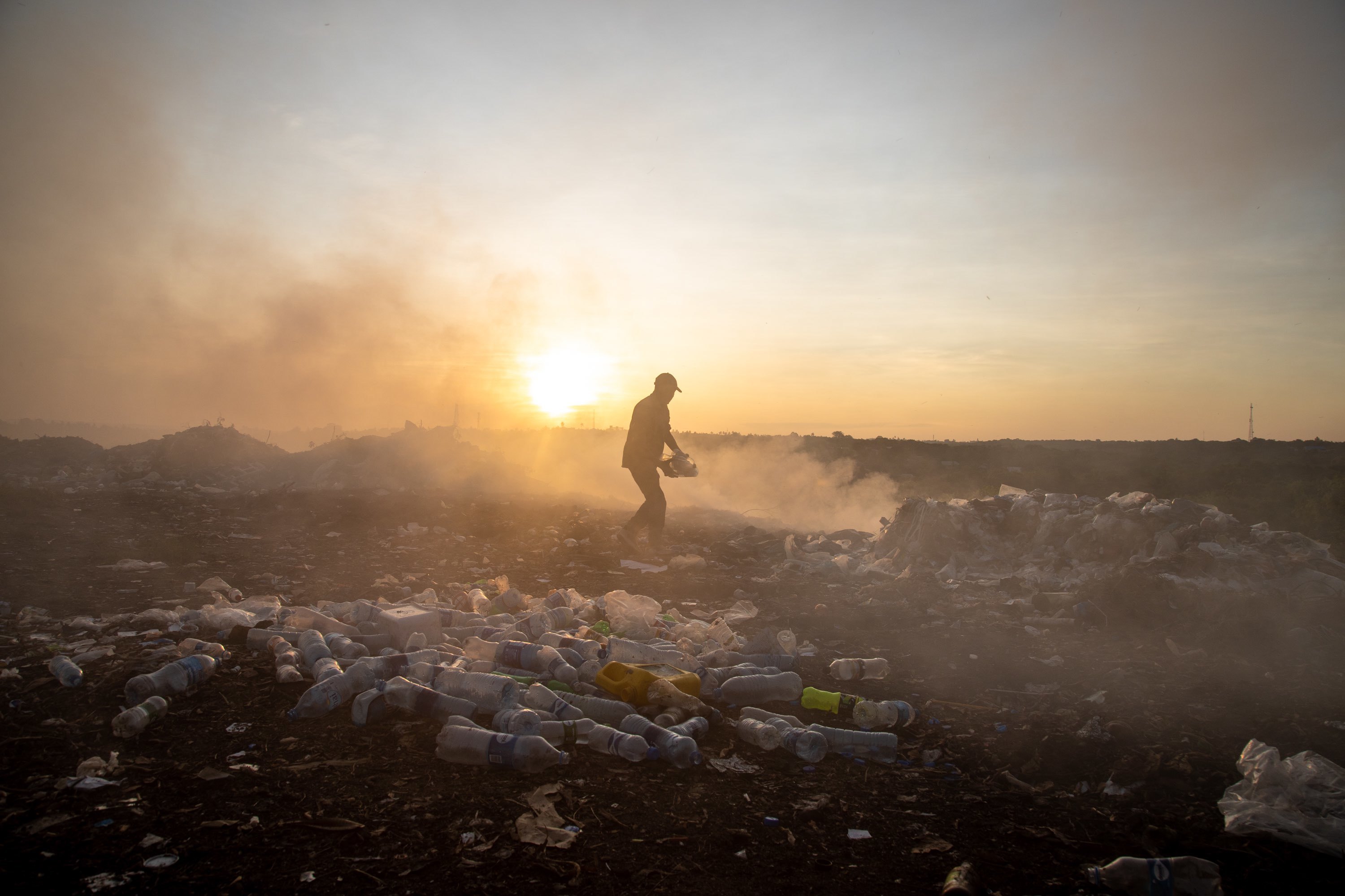 Burning of plastic waste in Tanzania 4